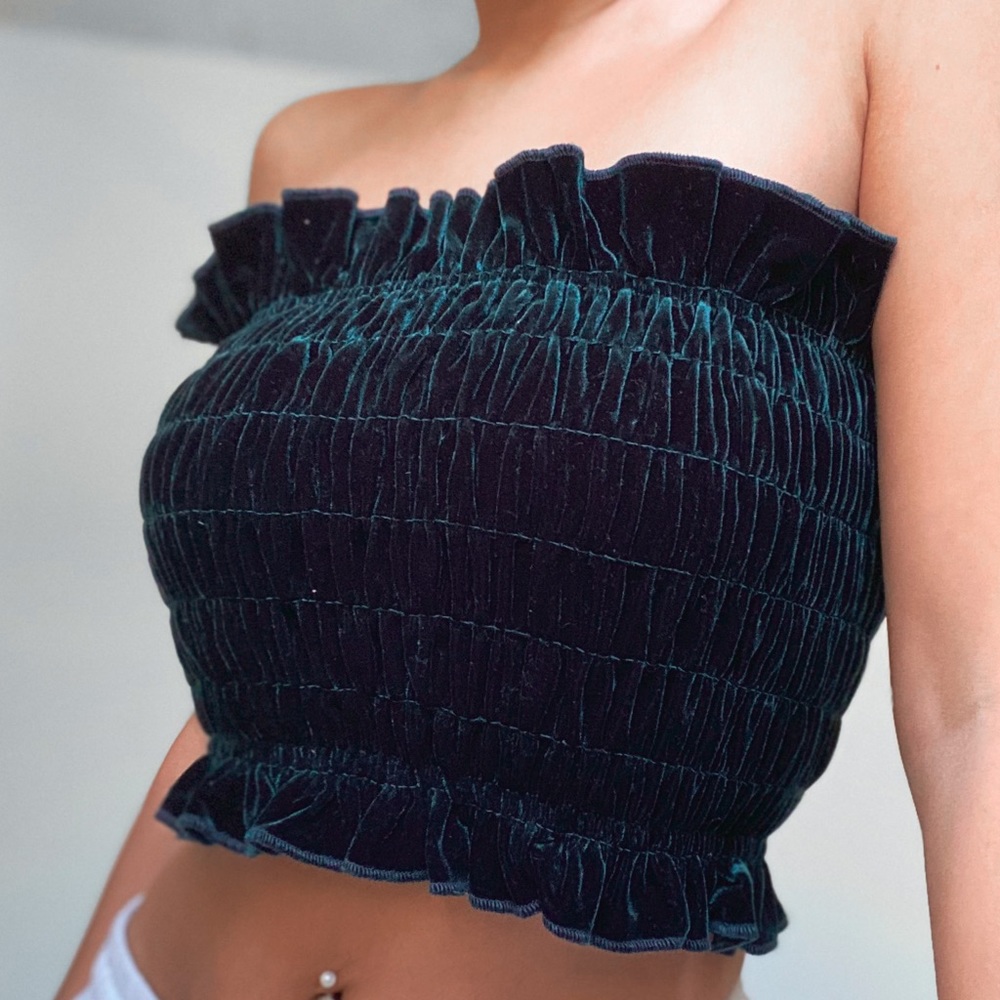 VELVET RUFFLED TUBE TOP